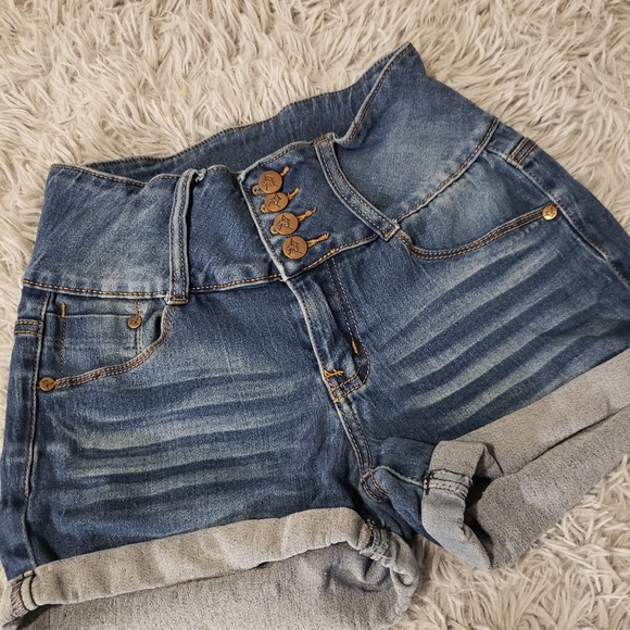 SHORTS | Bundle Of 2 Highwaisted Shorts! - Picture 6 of 8